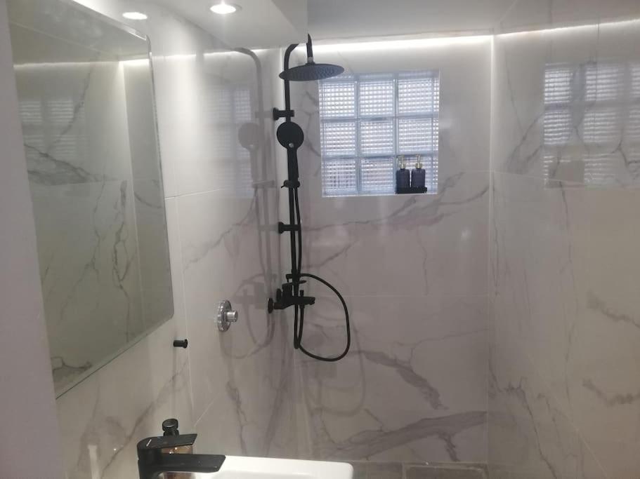 Brio Luxurious Urban Stay In Heraklio,Wifi,Αc Iraklion Buitenkant foto