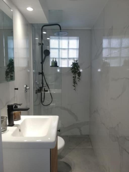 Brio Luxurious Urban Stay In Heraklio,Wifi,Αc Iraklion Buitenkant foto