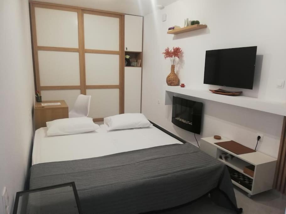 Brio Luxurious Urban Stay In Heraklio,Wifi,Αc Iraklion Buitenkant foto